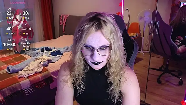Snapshot of Lori_Myaf chatting on October 2025 02:47:02 PM Lori Myaf online show from October 2025 02:47:02 PM