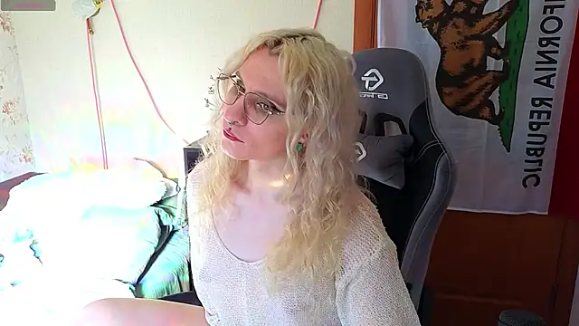 Lori Myaf online show from April 2026 01:40:03 PM