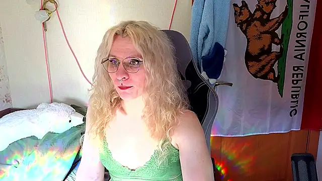 Lori Myaf online show from April 2026 01:18:01 PM