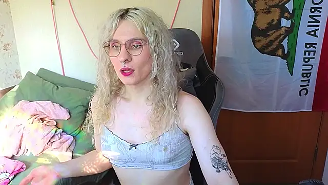 Lori Myaf online show from May 2026 02:02:02 PM