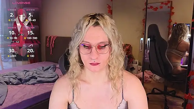 Snapshot of Lori_Myaf chatting on September 2025 03:29:01 PM Lori Myaf online show from September 2025 03:29:01 PM