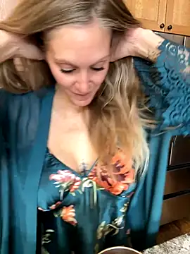 Snapshot of ItsDanniG chatting on November 2025 05:28:02 PM ItsDanniG online show from November 2025 05:28:02 PM