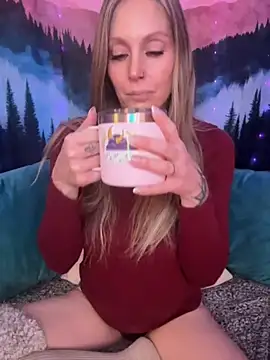 Snapshot of ItsDanniG chatting on November 2025 06:13:02 PM ItsDanniG online show from November 2025 06:13:02 PM