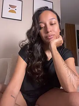 Snapshot of DianaHopson chatting on July 2026 01:28:02 AM DianaHopson online show from July 2026 01:28:02 AM