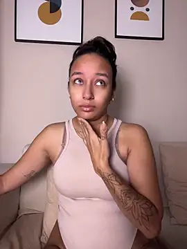 Snapshot of DianaHopson chatting on July 2026 10:48:02 AM DianaHopson online show from July 2026 10:48:02 AM