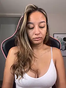 DianaHopson online show from September 2025 12:23:01 PM