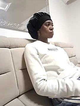 Shanelle   online show from December 2025 12:52:02 PM