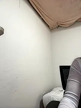 lilian prada online show from November 2025 07:28:01 PM