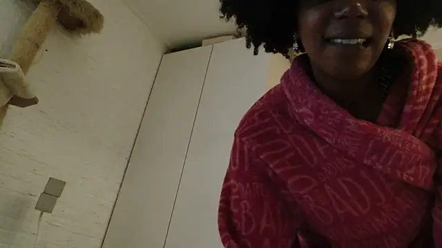 Snapshot of ROXYNL chatting on January 2025 01:26:01 AM ROXYNL online show from January 2025 01:26:01 AM