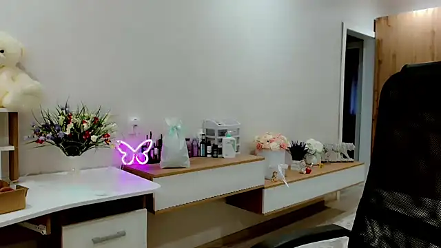 EveLove33 online show from November 2025 12:30:01 PM