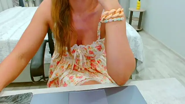 EveLove33 online show from June 2026 05:25:02 PM