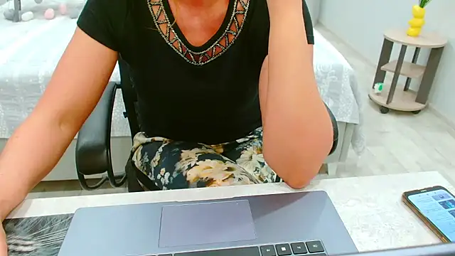 EveLove33 online show from May 2026 04:45:01 PM