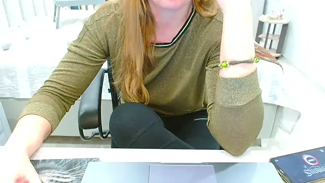 EveLove33 online show from May 2026 05:05:02 PM