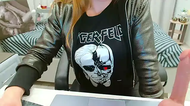 EveLove33 online show from April 2026 04:02:02 PM