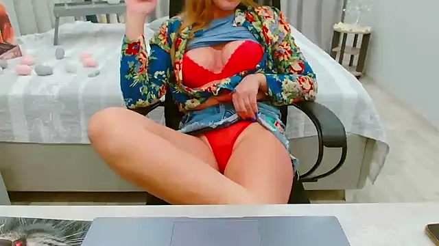 EveLove33 online show from May 2026 05:24:02 PM