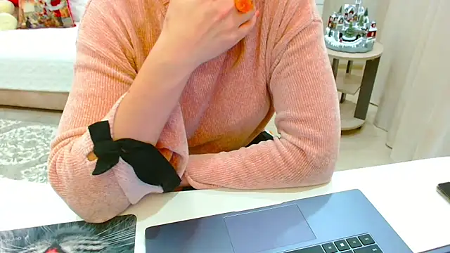 EveLove33 online show from February 2026 06:05:01 PM