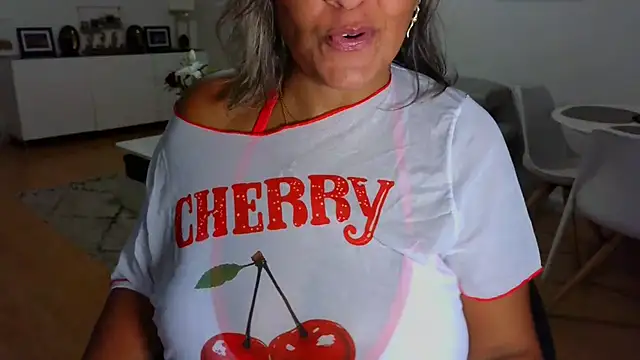 sarametisse26 online show from September 2025 07:03:01 AM