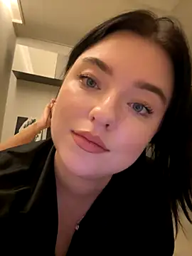 Angela Fosterr online show from November 2025 07:25:01 PM