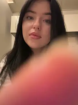 Angela Fosterr online show from November 2025 06:33:02 PM