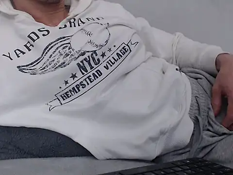 Snapshot of MikeyMaXXX chatting on March 2026 12:32:02 AM MikeyMaXXX online show from March 2026 12:32:02 AM