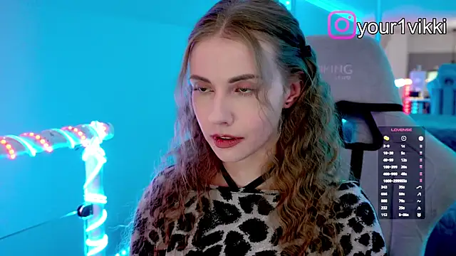 Vikki Cheese online show from November 2025 08:03:01 PM