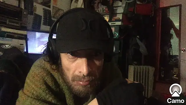 Snapshot of DownstairsSky chatting on October 2025 02:12:02 AM DownstairsSky online show from October 2025 02:12:02 AM
