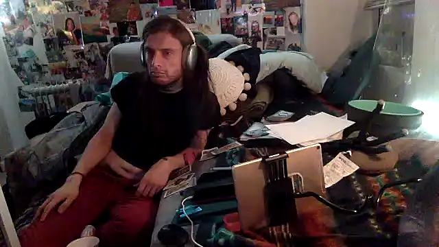 Snapshot of DownstairsSky chatting on January 2025 05:51:02 AM DownstairsSky online show from January 2025 05:51:02 AM