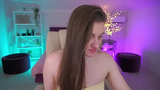 EmmyCharmm online show from June 2026 05:40:02 AM