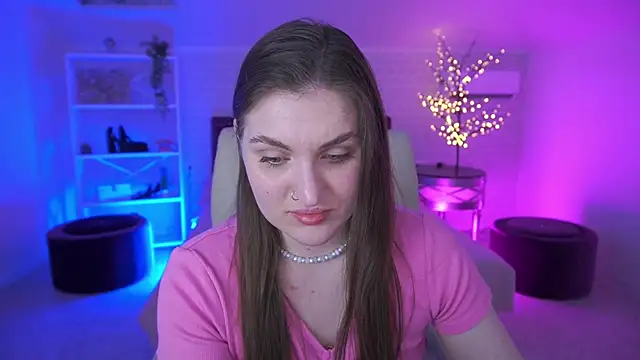 Snapshot of EmmyCharmm chatting on June 2026 06:07:01 AM EmmyCharmm online show from June 2026 06:07:01 AM