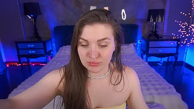 Snapshot of EmmyCharmm chatting on June 2026 06:02:01 AM EmmyCharmm online show from June 2026 06:02:01 AM
