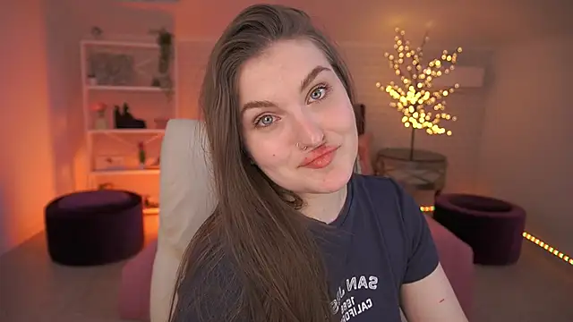 EmmyCharmm online show from April 2026 05:49:02 AM