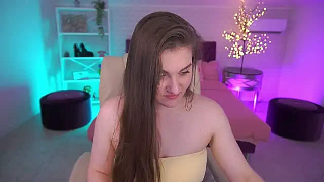 EmmyCharmm online show from May 2026 05:50:02 AM