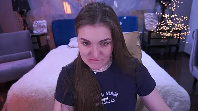 EmmyCharmm online show from April 2026 05:42:02 AM