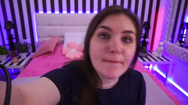 EmmyCharmm online show from April 2026 05:42:01 AM