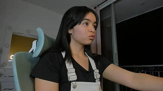 Snapshot of Olivia_xd_ chatting on December 2024 01:08:02 AM Olivia xd online show from December 2024 01:08:02 AM