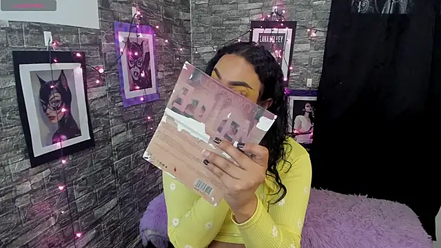 Andrys  online show from December 2025 08:50:01 PM