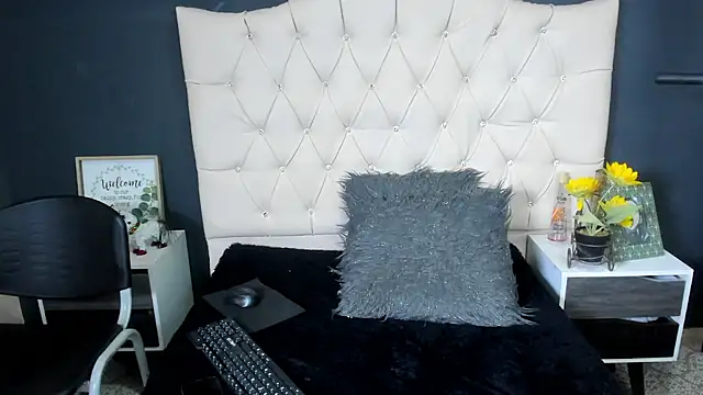 Andrys  online show from February 2025 04:28:01 PM