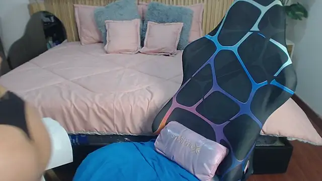 Snapshot of rose_meyer chatting on September 2025 03:19:02 PM rose meyer online show from September 2025 03:19:02 PM