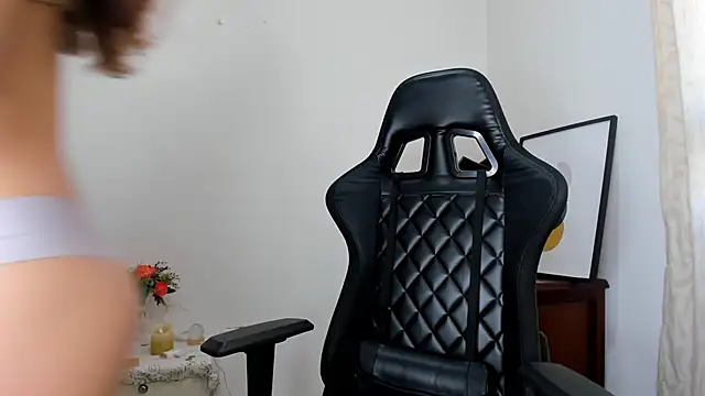 Snapshot of amara_falcon chatting on November 2025 01:48:01 PM amara falcon online show from November 2025 01:48:01 PM