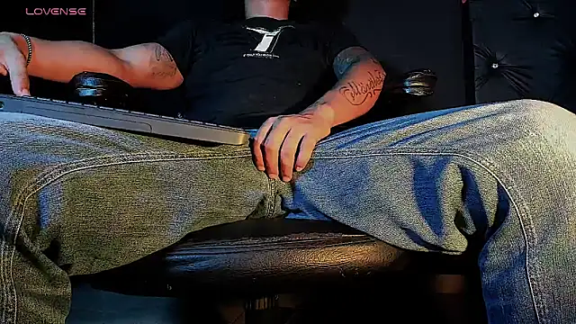 FuckHardlove online show from January 2026 04:18:01 AM