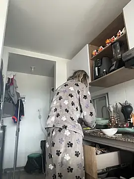 Ameellie online show from November 2025 03:23:01 PM