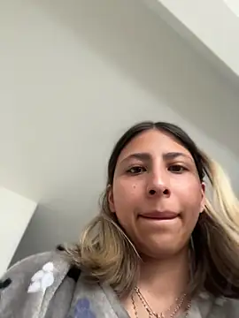 Ameellie online show from April 2026 04:08:01 PM