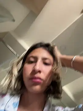 Ameellie online show from November 2025 04:06:02 PM