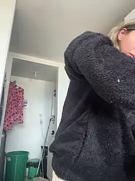 Ameellie online show from December 2025 04:08:01 PM