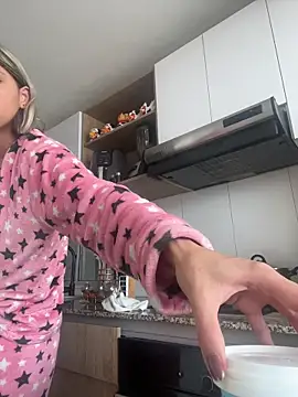 Ameellie online show from December 2025 04:17:01 PM