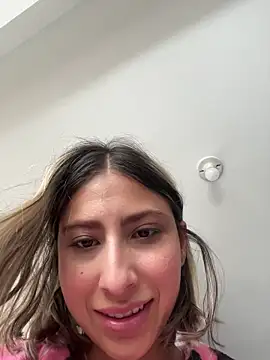 Ameellie online show from December 2025 03:00:01 PM