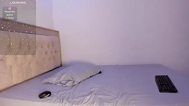 Letizia West  online show from September 2025 06:31:02 AM