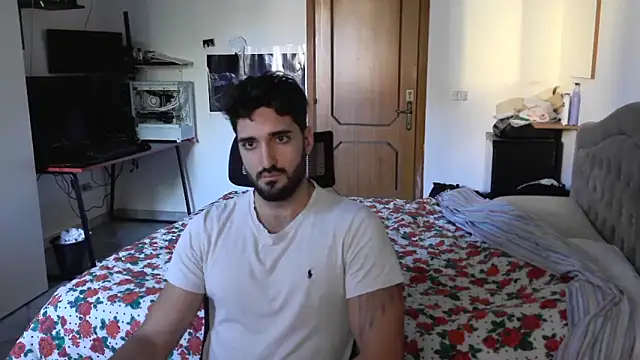 Snapshot of Alexox02 chatting on November 2025 01:01:02 PM Alexox02 online show from November 2025 01:01:02 PM