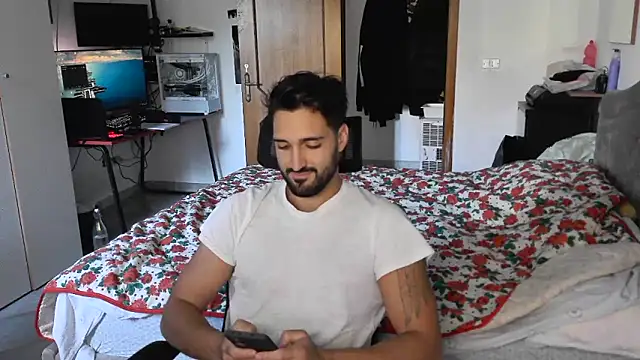 Snapshot of Alexox02 chatting on October 2025 03:20:01 PM Alexox02 online show from October 2025 03:20:01 PM