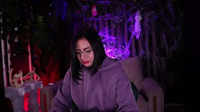 Kleeopatra  online show from October 2025 02:45:02 AM